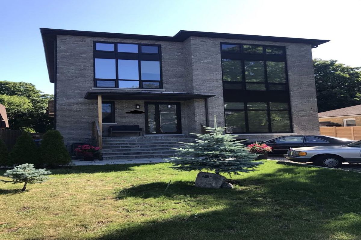 Dom Jednorodzinny Mississauga Lakeview – CANADA